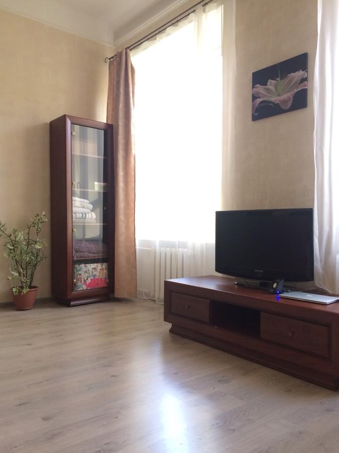 2-Kh Kom-Ia Kvartira V Tsentre Odessy Odessa Buitenkant foto